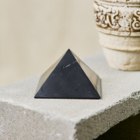 100 mm Polished shungite pyramid  poip_id=