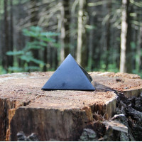 150 mm Polished shungite pyramid  poip_id=