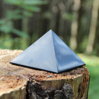 100 mm Polished shungite pyramid  poip_id=